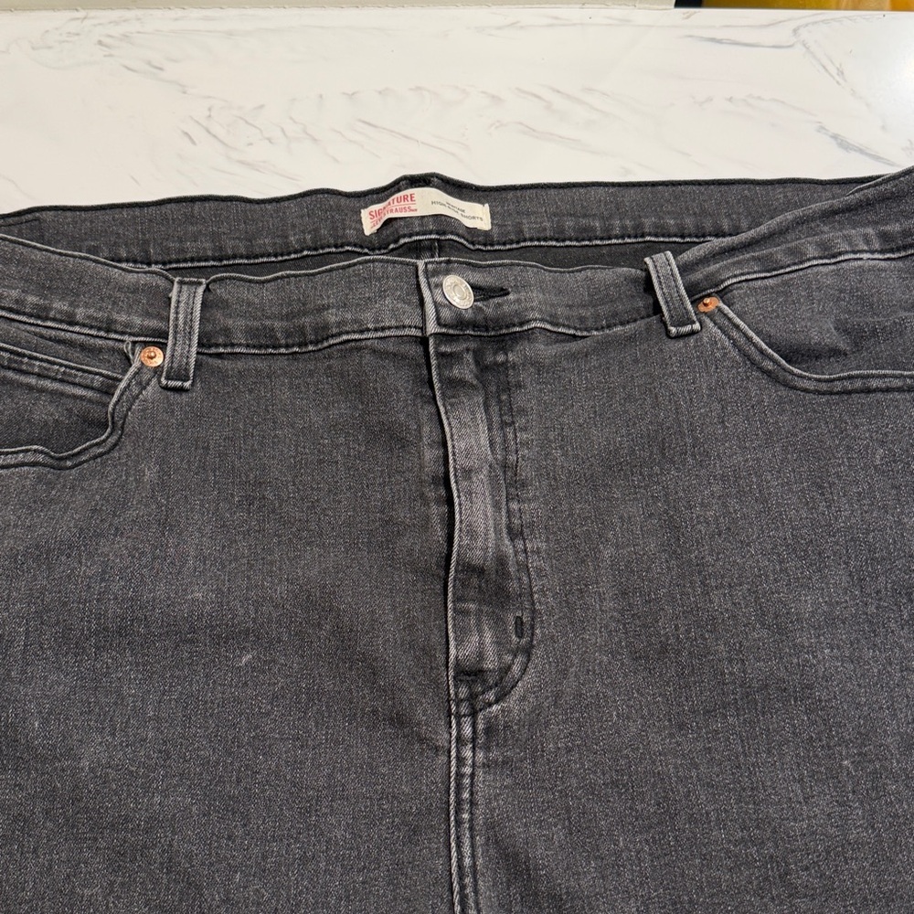 Levi’s black Heritage high rise jean shorts  size 20. 35 waist  Great condition! - Picture 4 of 7